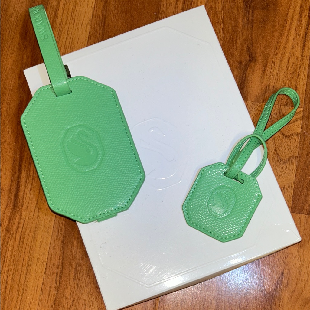 Brand New In Box Swarovski Green Luggage Tag And Tag